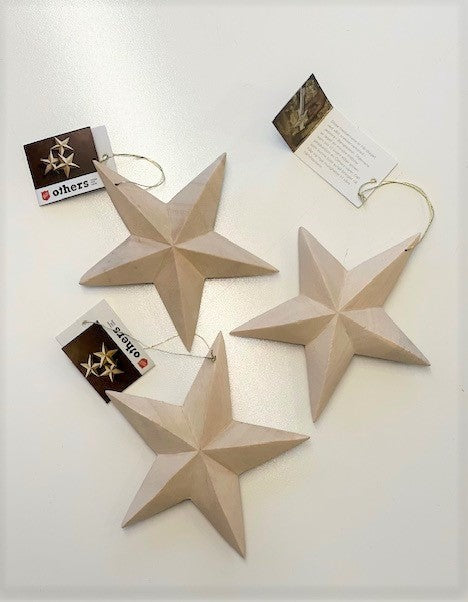 Stjerne i treverk fra Others